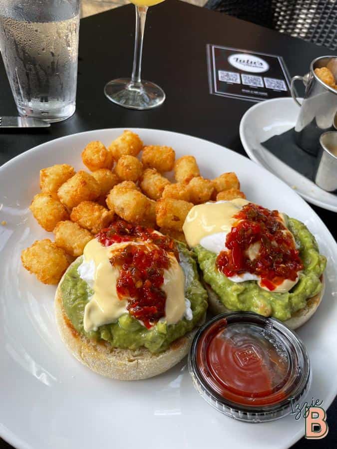 Delicious avocado egg bakes with crispy tater tots and salsa, served with ketchup on the side. Perfect brunch dish for avocado lovers.